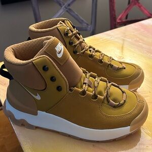 Nike City Classic Boots